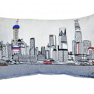Cojín decorativo lumbar de 24" con el horizonte de la luz del día de Shanghái, color blanco