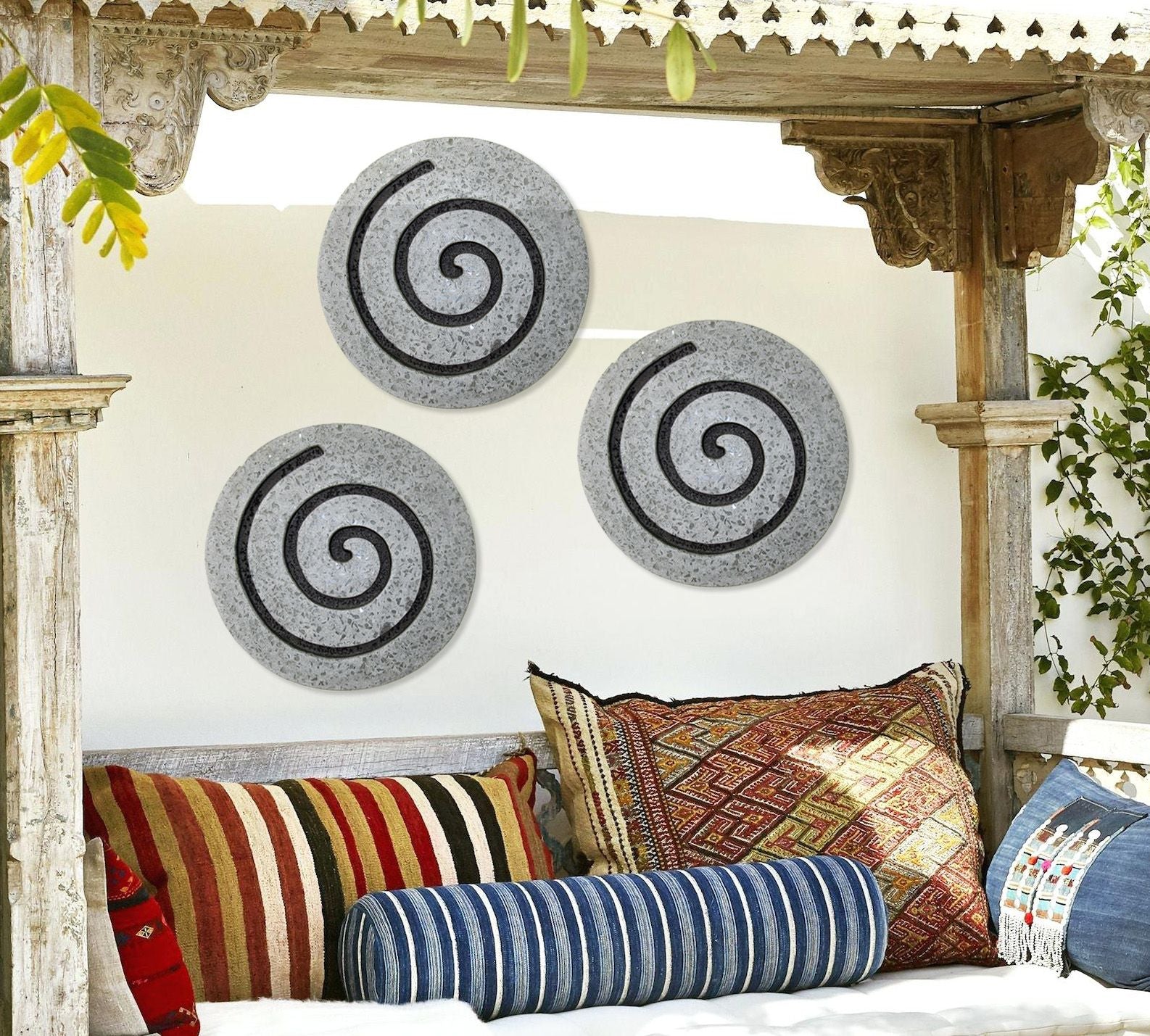 19" Gray Round Modern Spiral Wall Art