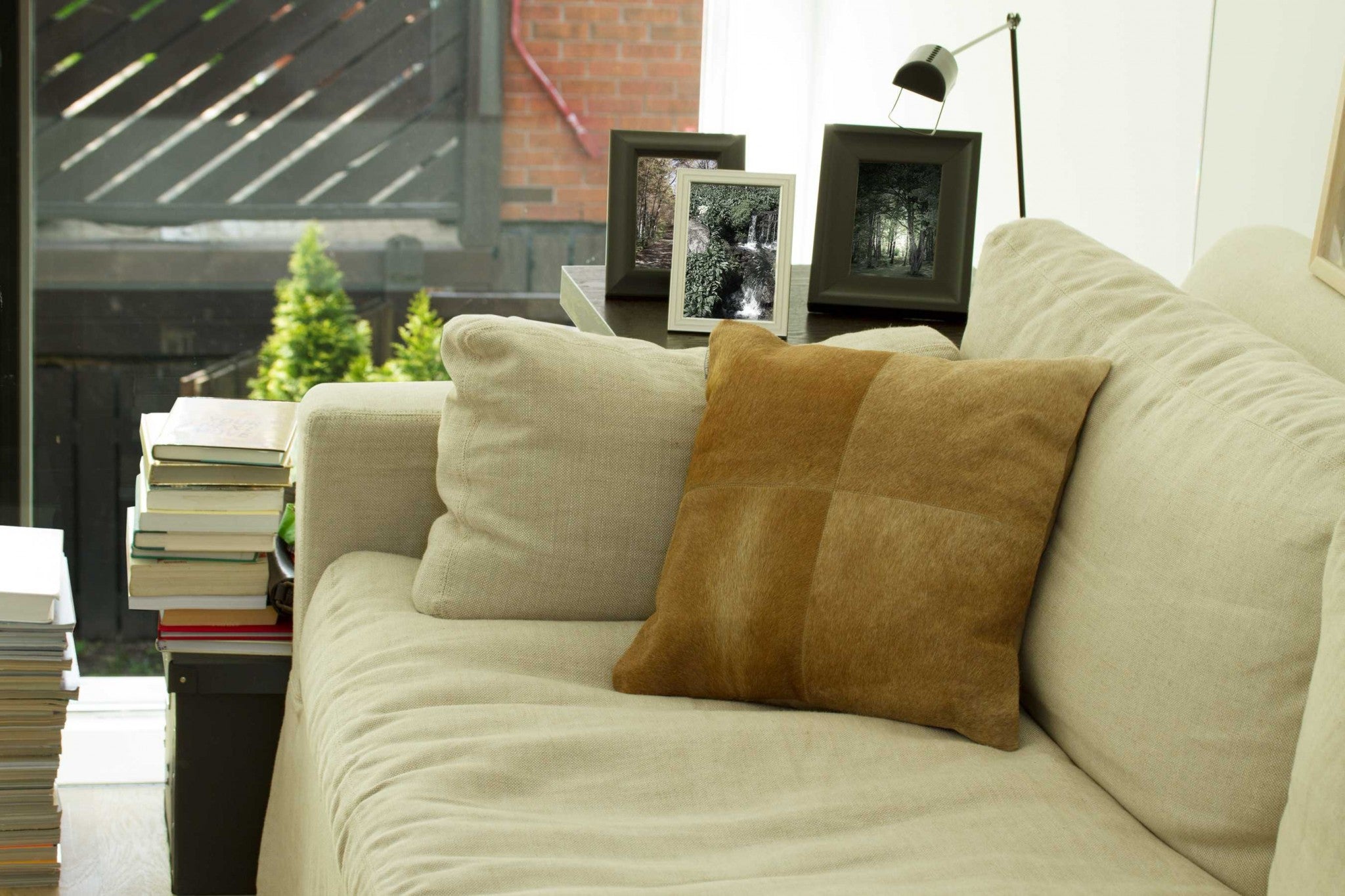 18" X 18" X 5" 黑色和白色 Quattro 枕頭