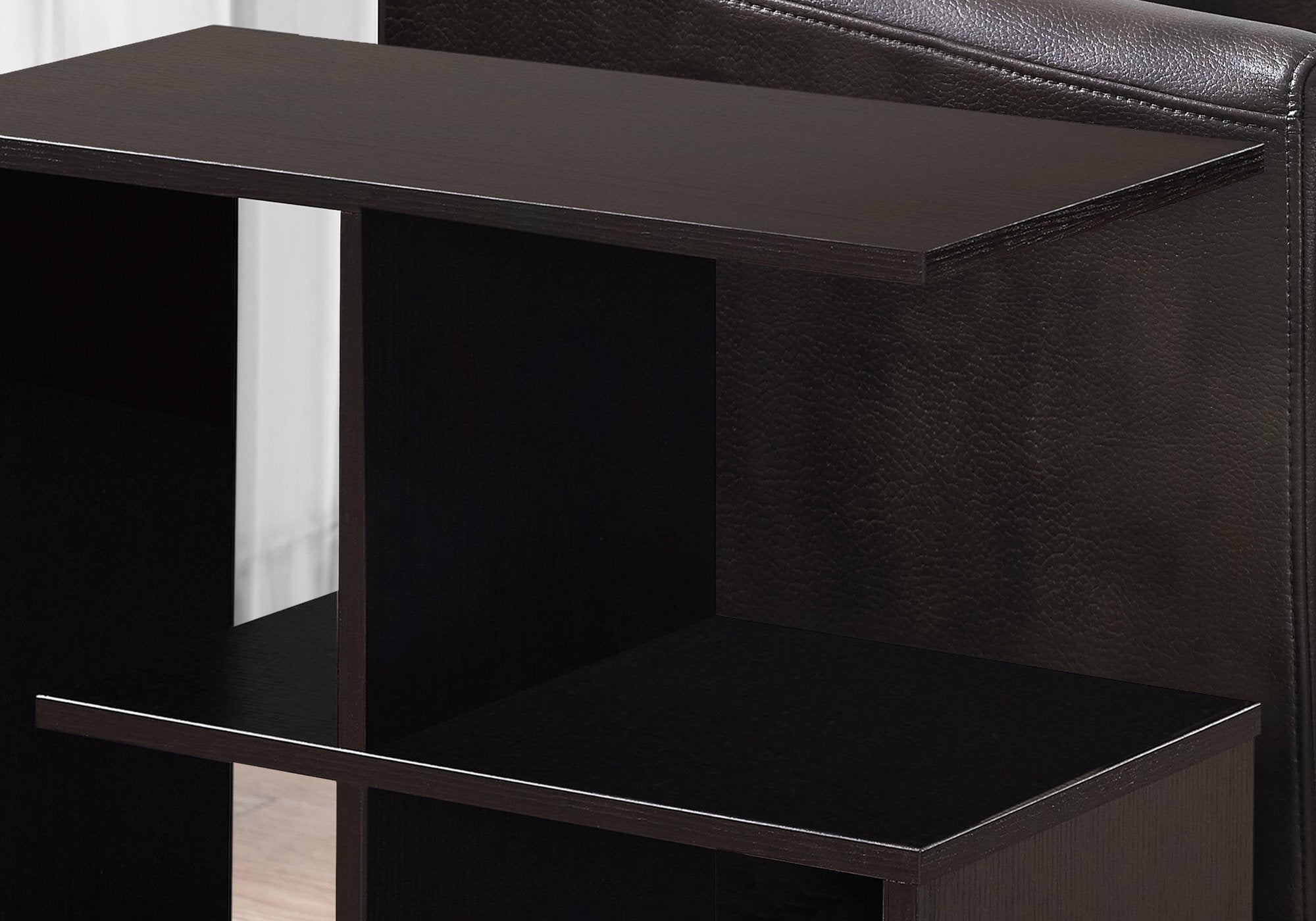 Mesa decorativa color espresso de 11.5" x 23.5" x 24" con 4 estantes abiertos