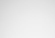 Mesa de bar blanca de madera fabricada de forma libre de 24