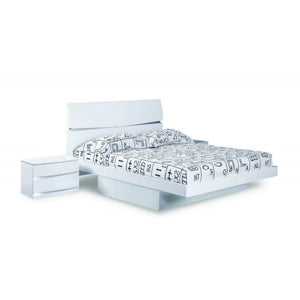 80'" X 60'" X 42.5'" 現代大床白色高光床