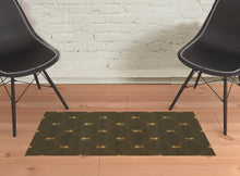 5'X8' Green Machine Woven Hand Carved Fleur De Lis Indoor Area Rug