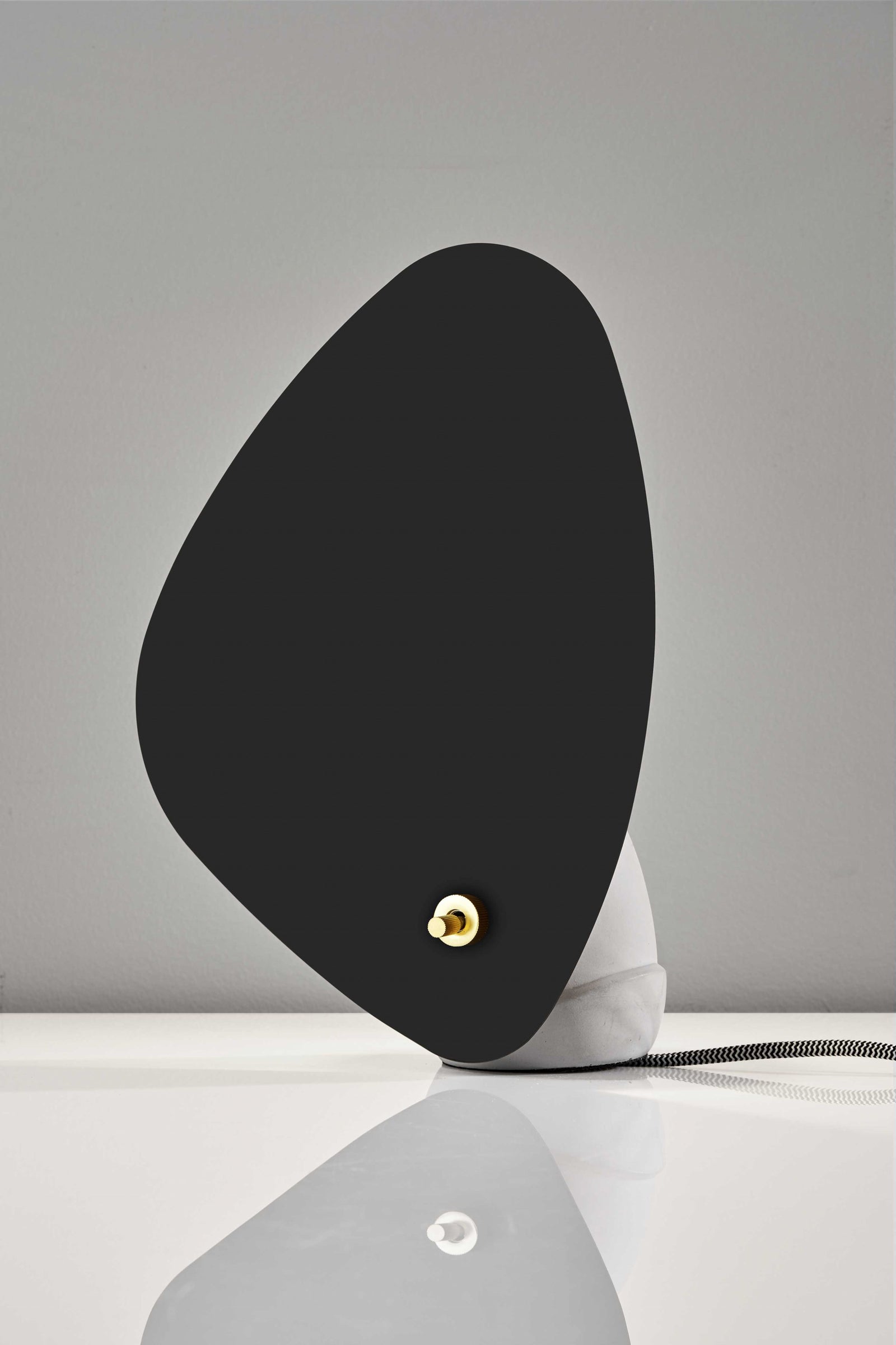 Black Fin Concrete Table Lamp
