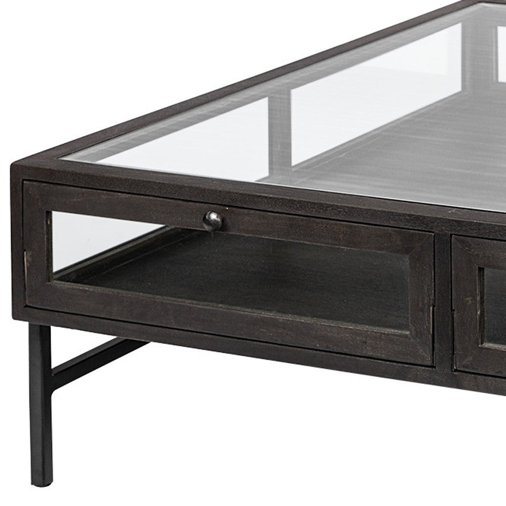 Mesa de centro expositora cuadrada con base de madera y metal negro con tapa de cristal y 2 cajones