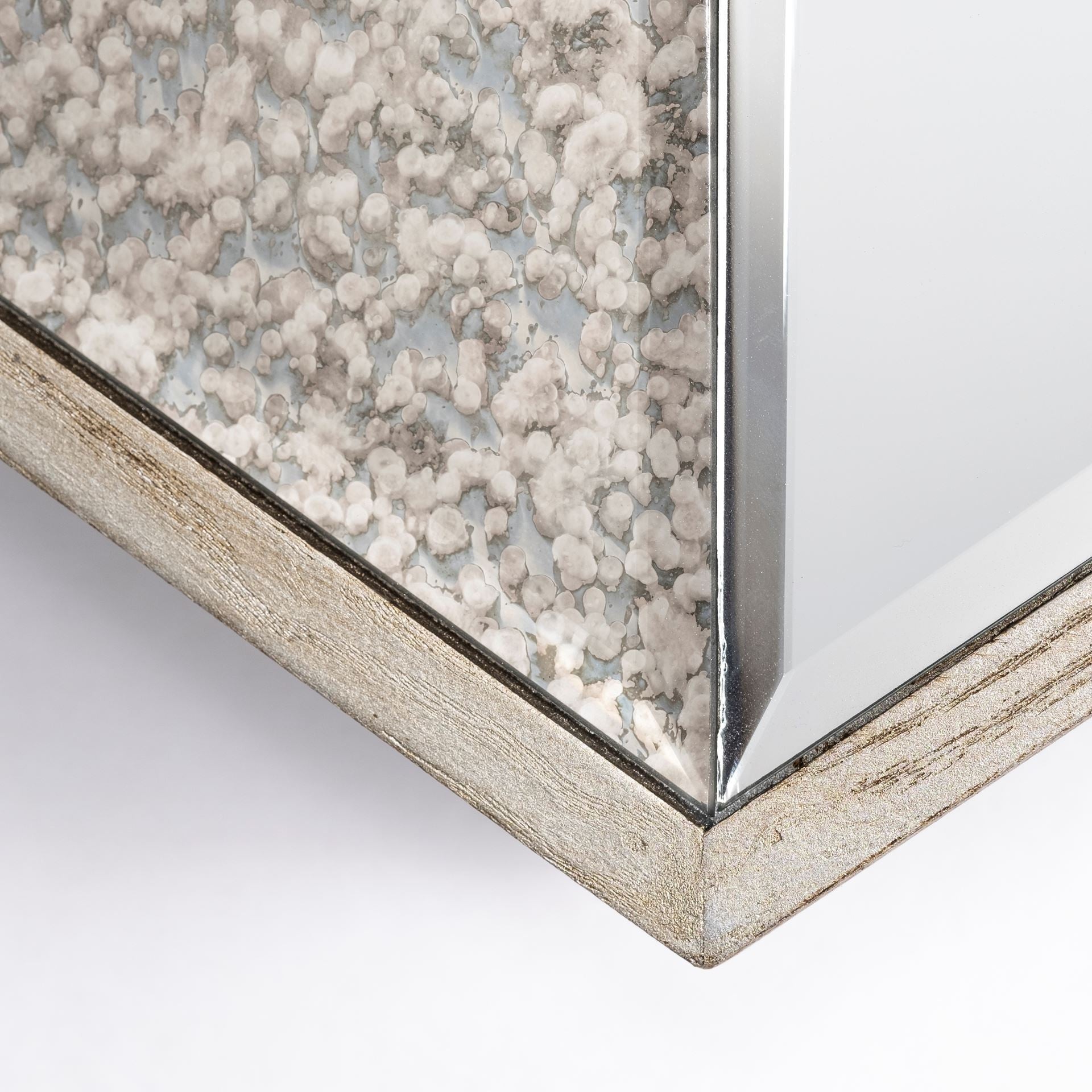 Espejo de pared Chevron con marco de madera natural