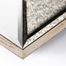 Espejo de pared con marco de madera en forma de V y vidrio transparente