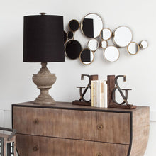 十五面相互連接的牆鏡