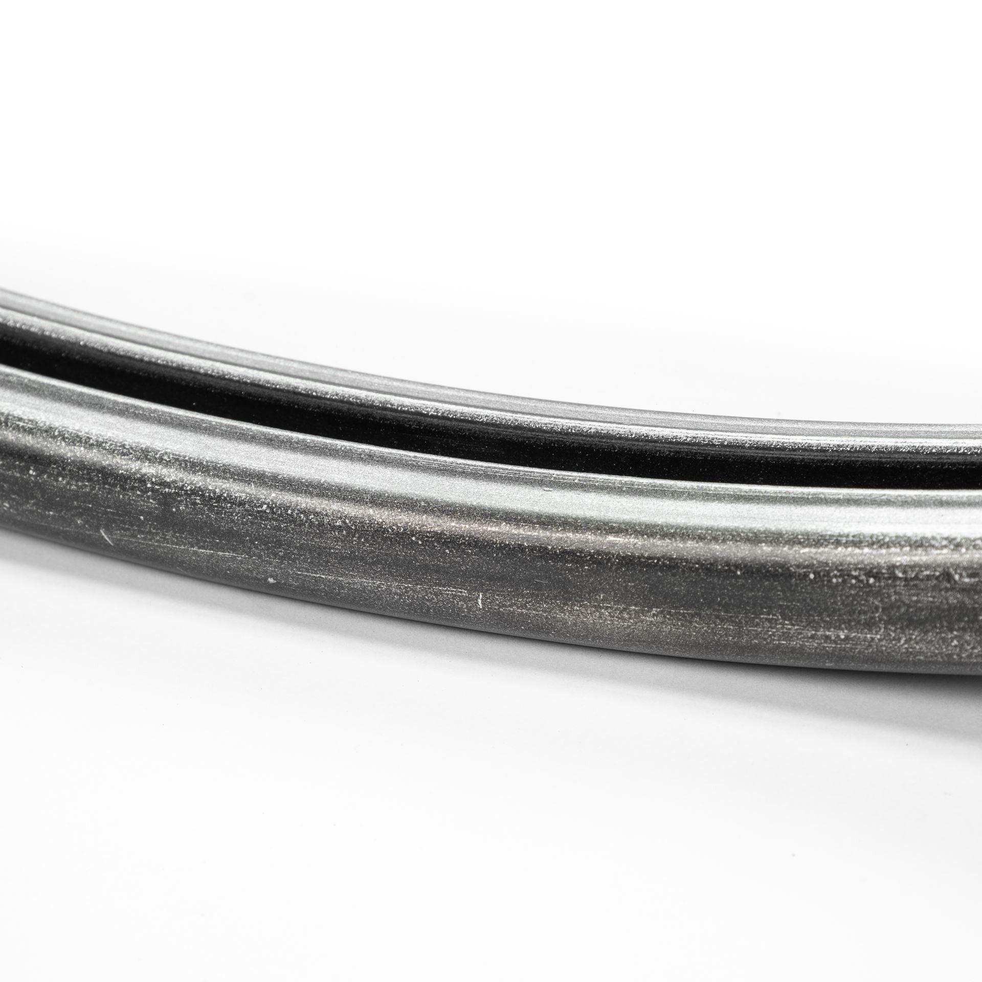 Espejo de pared redondo con marco de metal negro de 47"