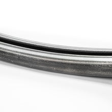 Espejo de pared redondo con marco de metal negro de 47