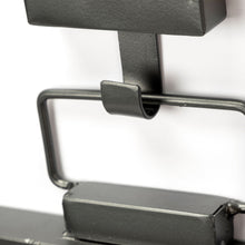 Espejo de pared con marco vertical de metal gris negro