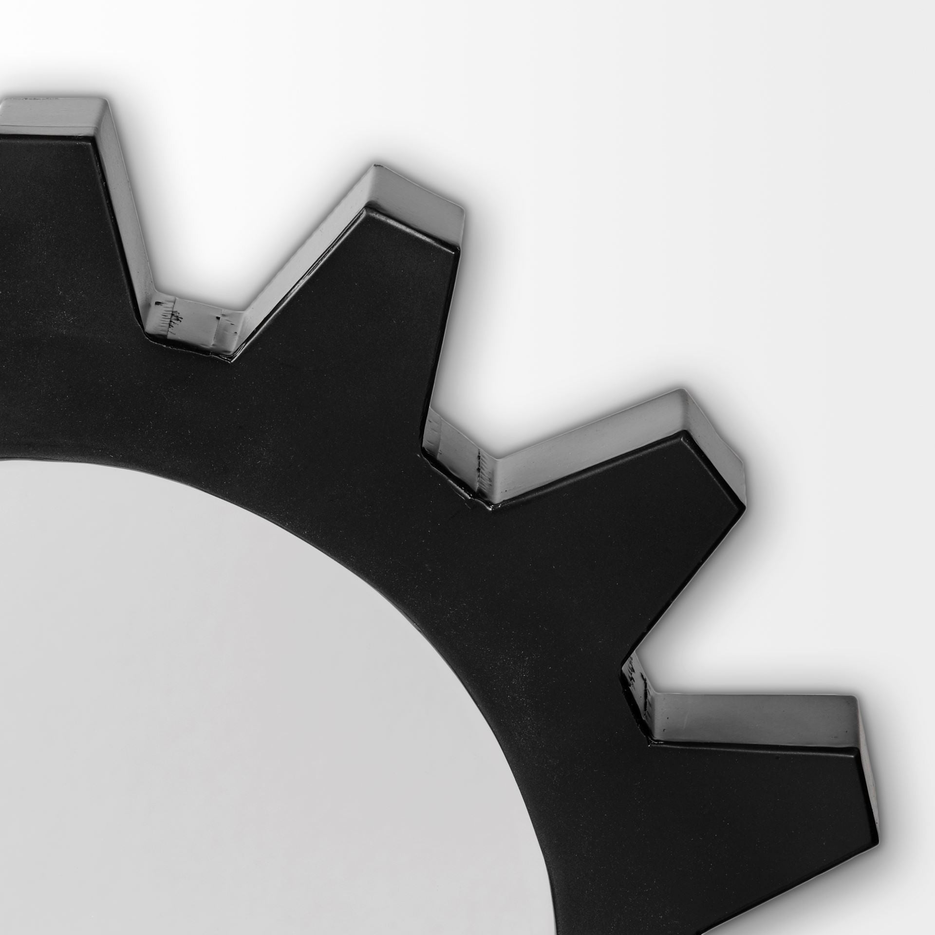 Espejo de pared con marco de metal negro redondo Cog de 17"