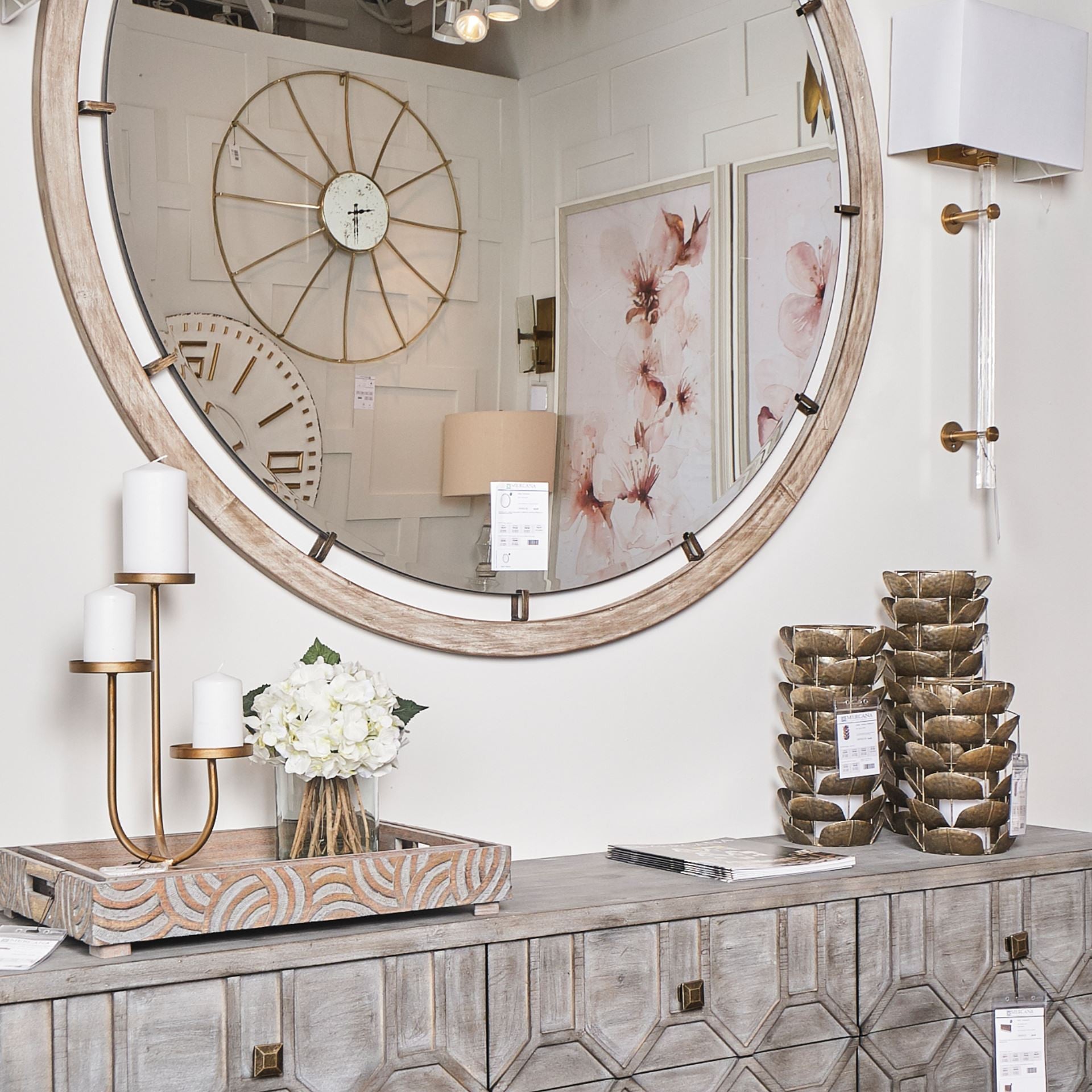 Espejo de pared redondo con marco de madera marrón de 54"