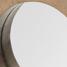 Espejo de pared con marco redondo con acabado de nogal de 17