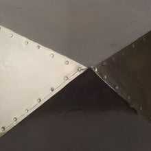 鍍黑鐵茶几，帶釘頭細節六角形