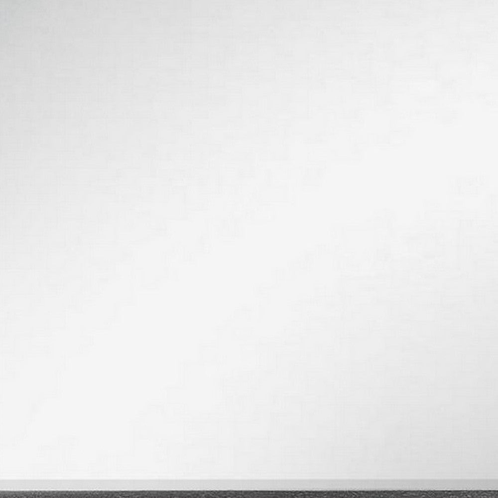 灰色鏡子配矩形木飾