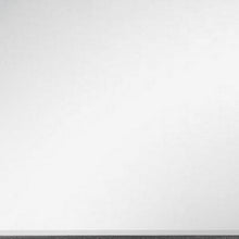 灰色鏡子配矩形木飾