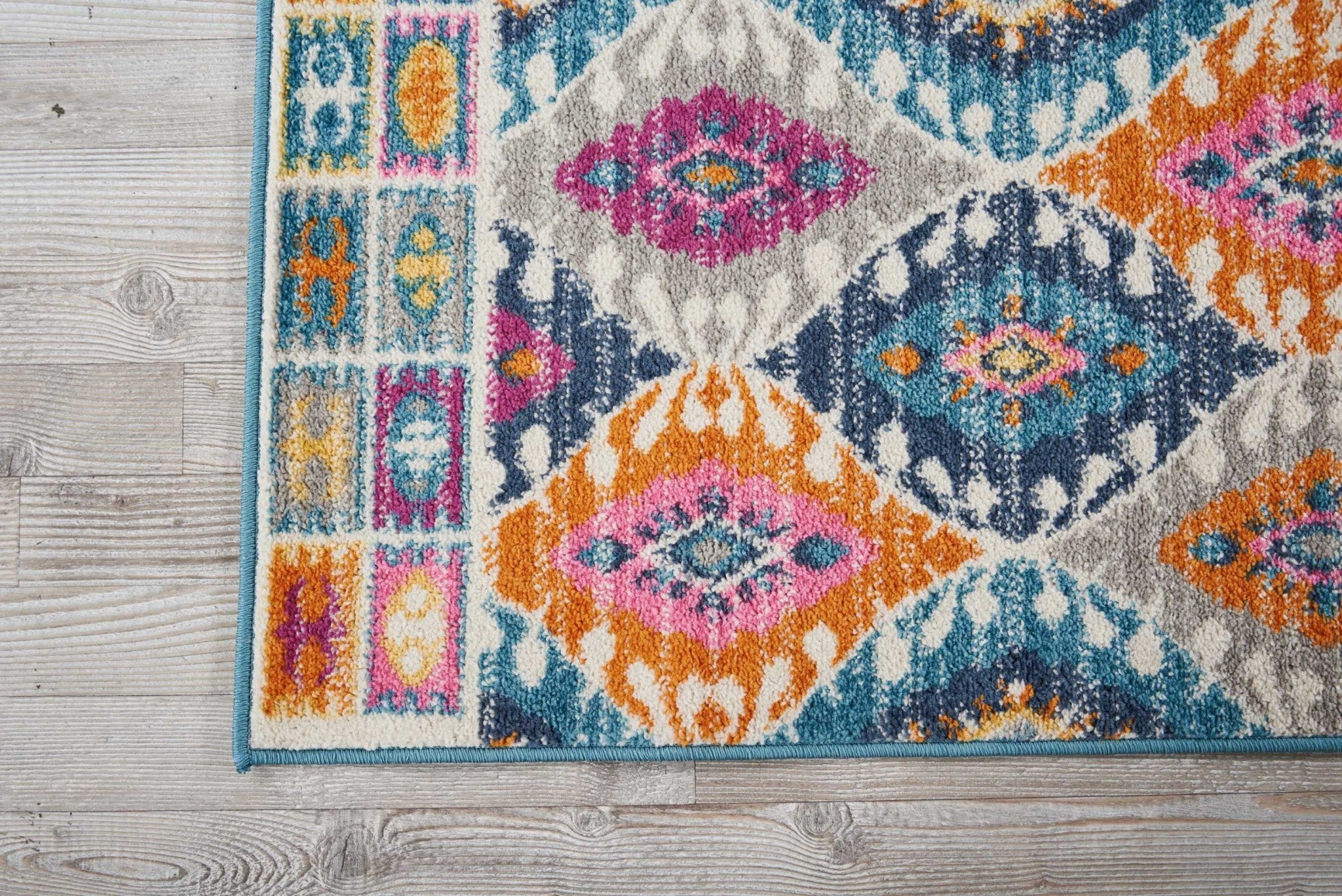 5’ X 7’ Multicolor Ogee Pattern Area Rug