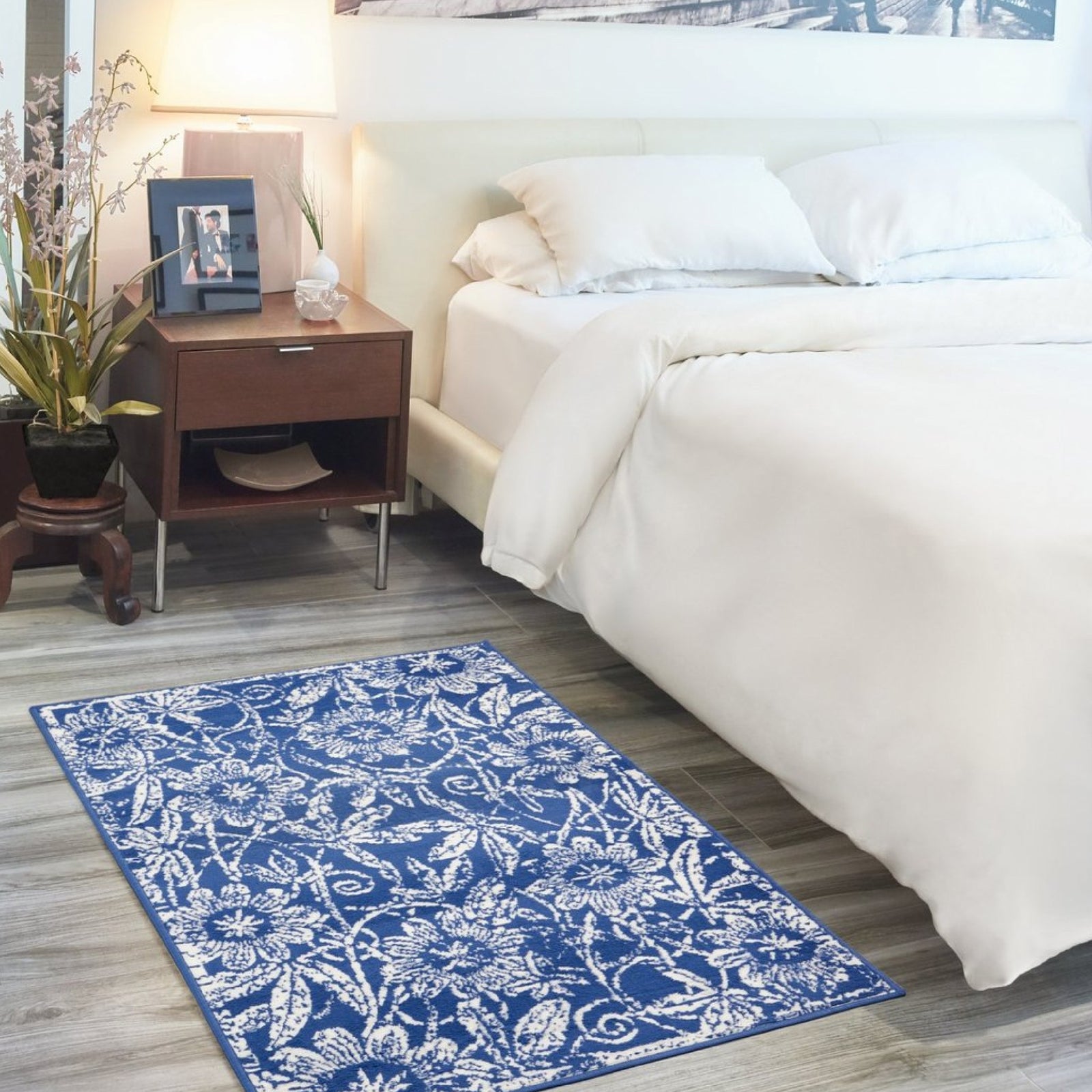 5’ X 7’ Navy And Ivory Floral Vines Area Rug