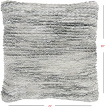 嬌小的灰色和白色條紋抱枕