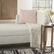 Chevron trenzado rosa claro Cojín