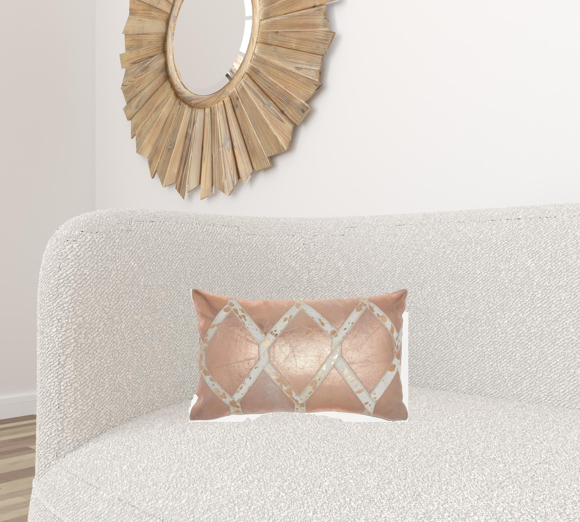 玫瑰金和白色牛皮腰靠枕