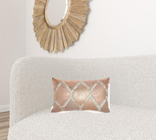 玫瑰金和白色牛皮腰靠枕