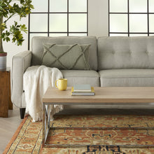 Cojín lumbar con detalle de lanudo verde caqui abstracto claro