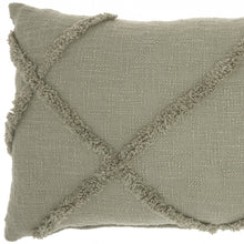 Cojín lumbar con detalle de lanudo verde caqui abstracto claro