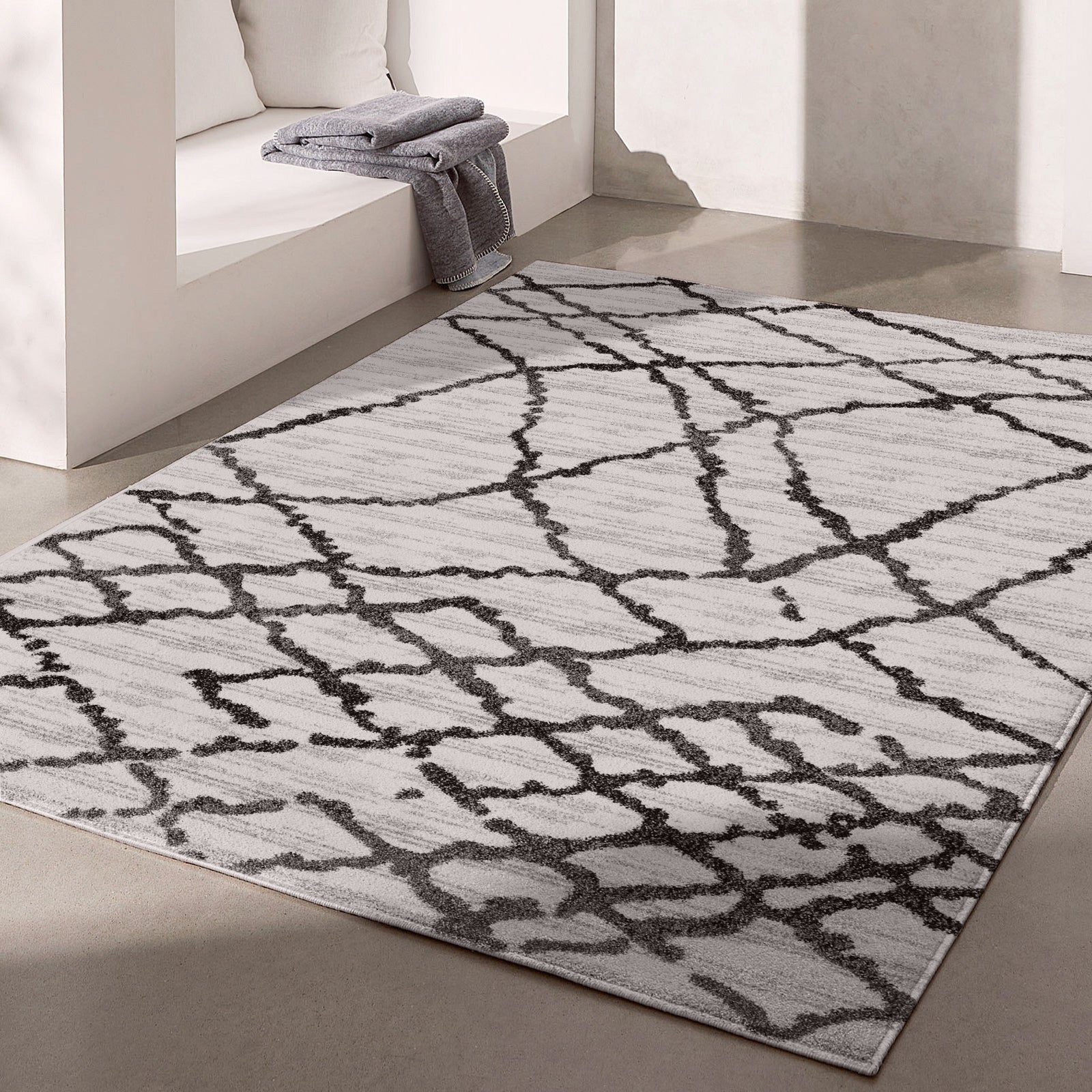 4’ X 6’ Gray And Black Modern Abstract Area Rug