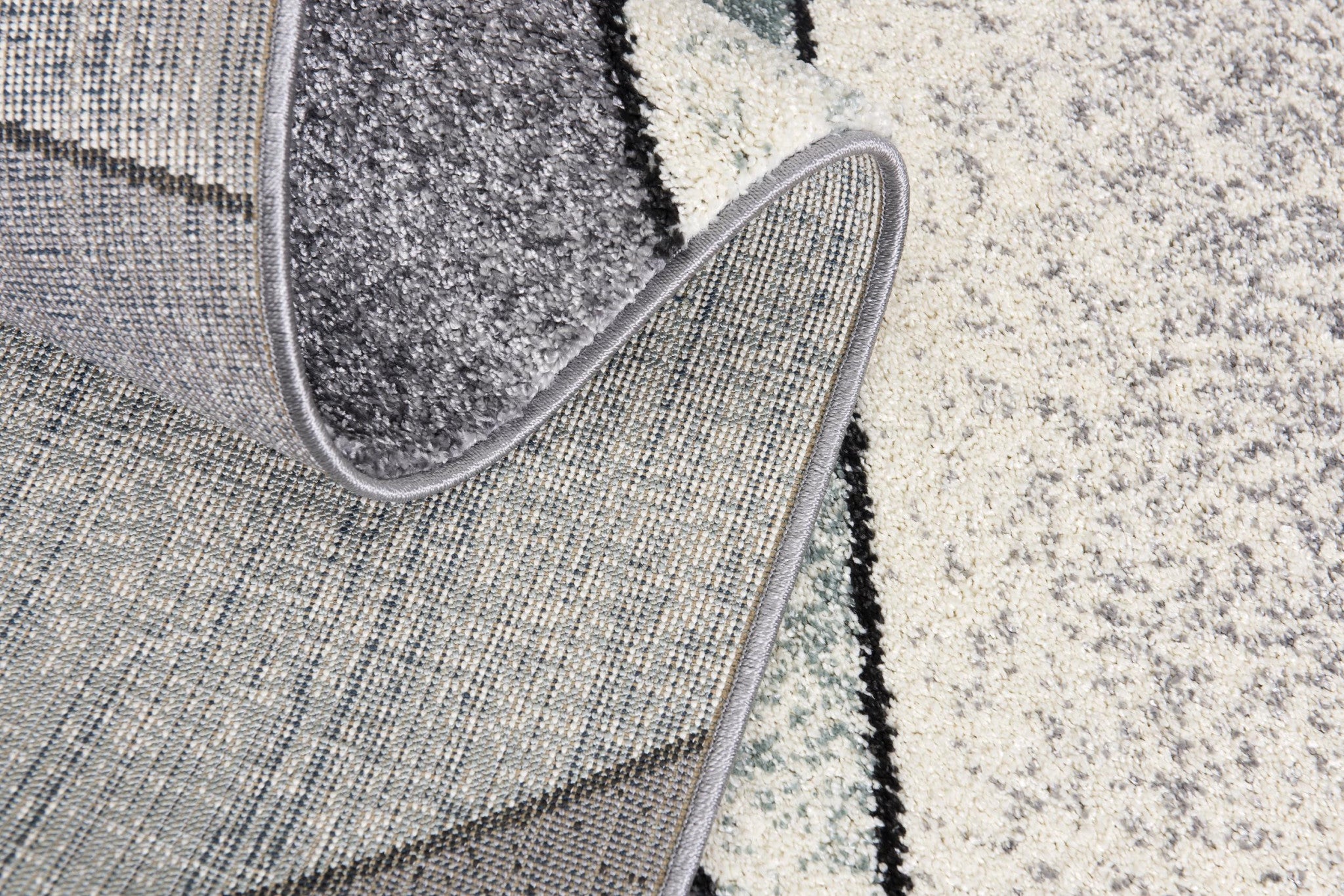 4’ X 6’ Gray And Blue Prism Pattern Area Rug