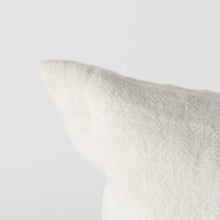 米白色枕套，灰灰色條紋