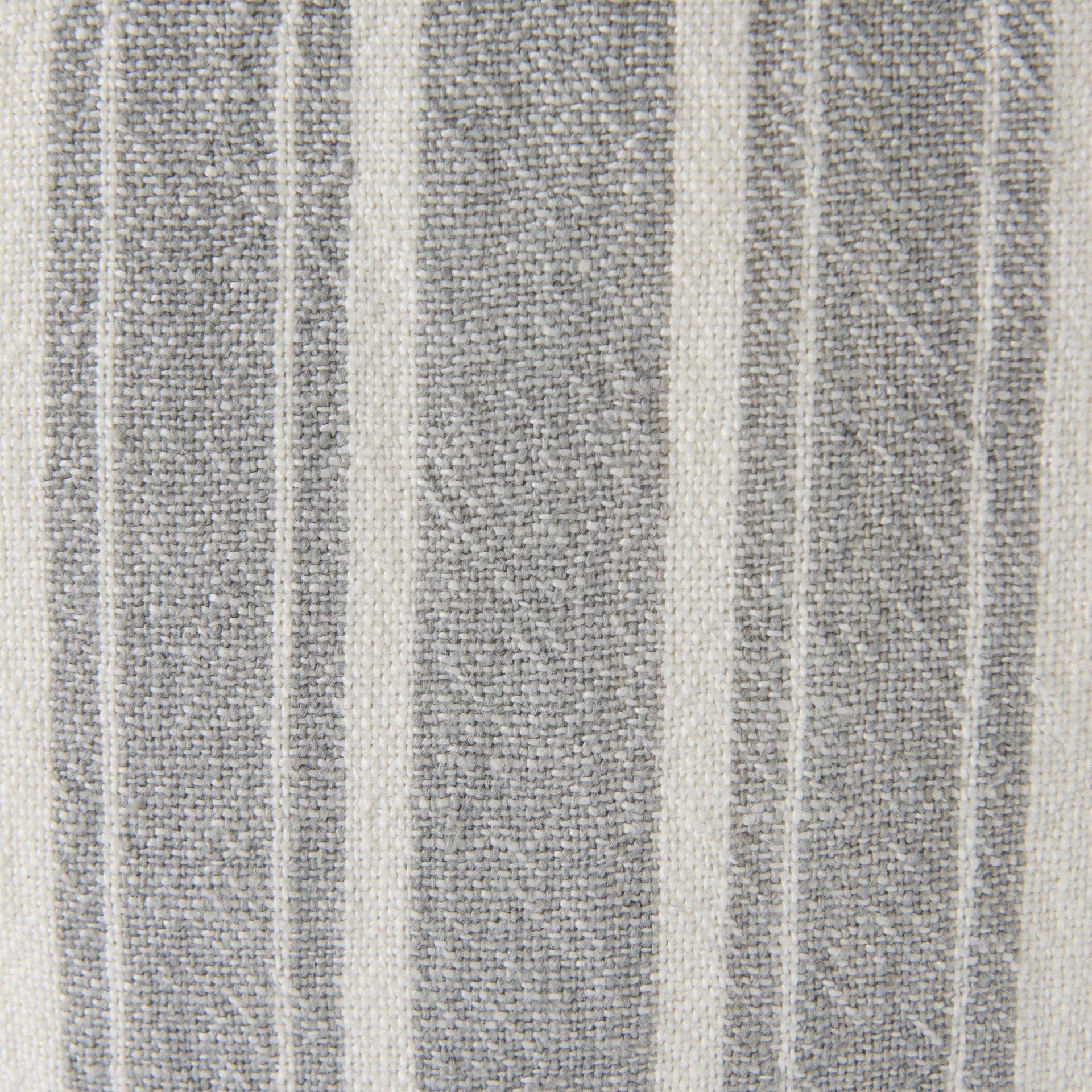 米白色枕套，灰灰色條紋