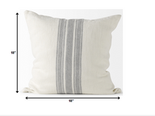 米白色枕套，灰灰色條紋