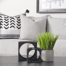 灰灰色籃式編織抱枕