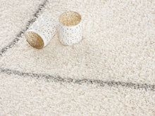 5’ X 8’ Ivory Modern Uneven Lattice Area Rug