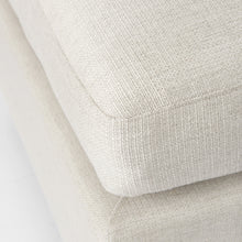 米色織物覆蓋半腳凳