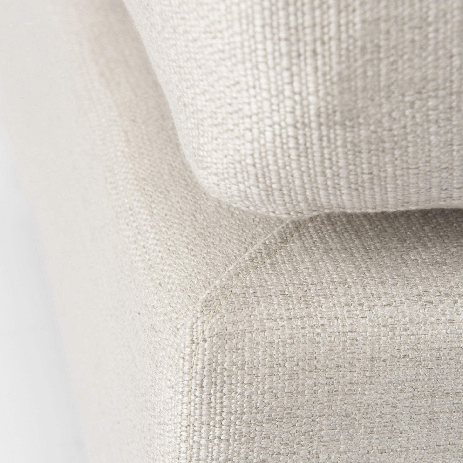 米色織物覆蓋半腳凳