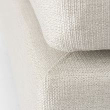 米色織物覆蓋半腳凳