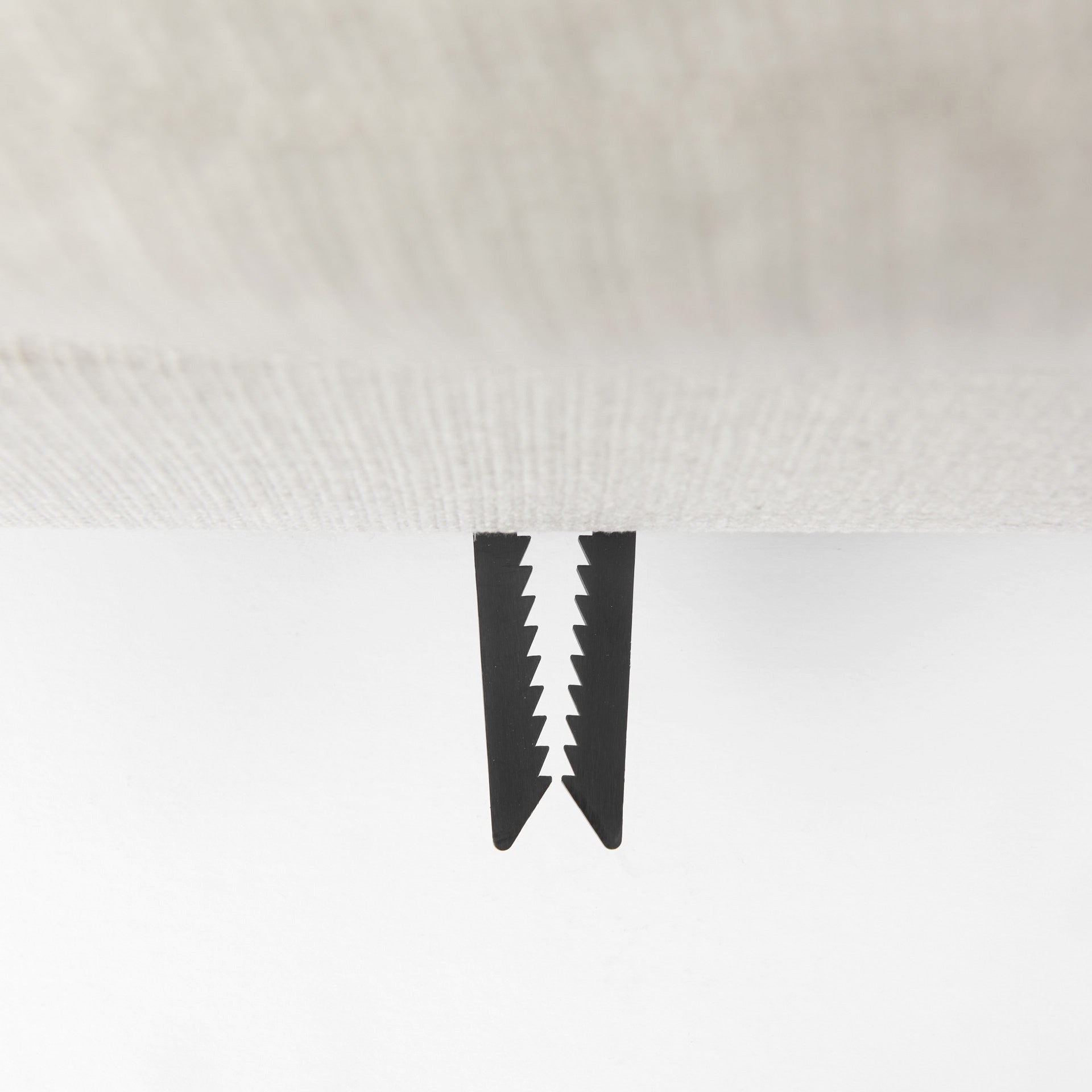 米色織物覆蓋半腳凳