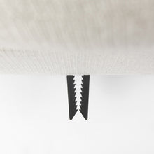 米色織物覆蓋半腳凳