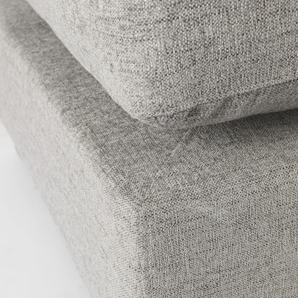 灰色織物覆蓋半腳凳