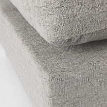 灰色織物覆蓋半腳凳