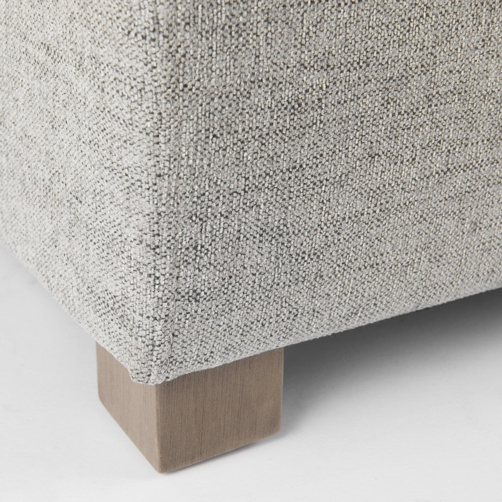 灰色織物覆蓋半腳凳