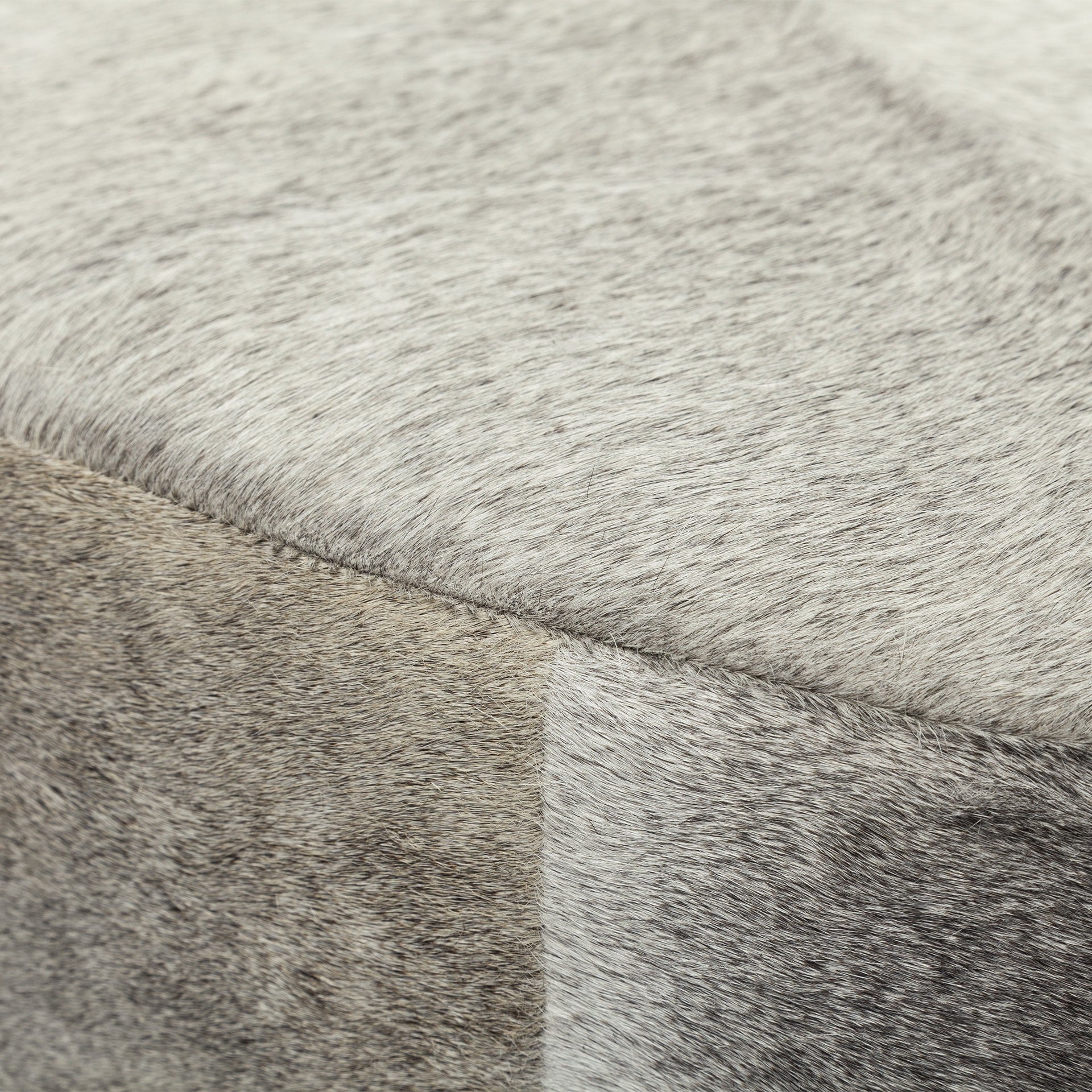 Otomana Redonda De Piel De Vaca Gris Con Base De Metal