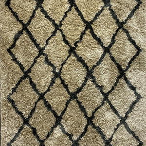 5’ x 7’ Cream and Black Lattice Area Rug