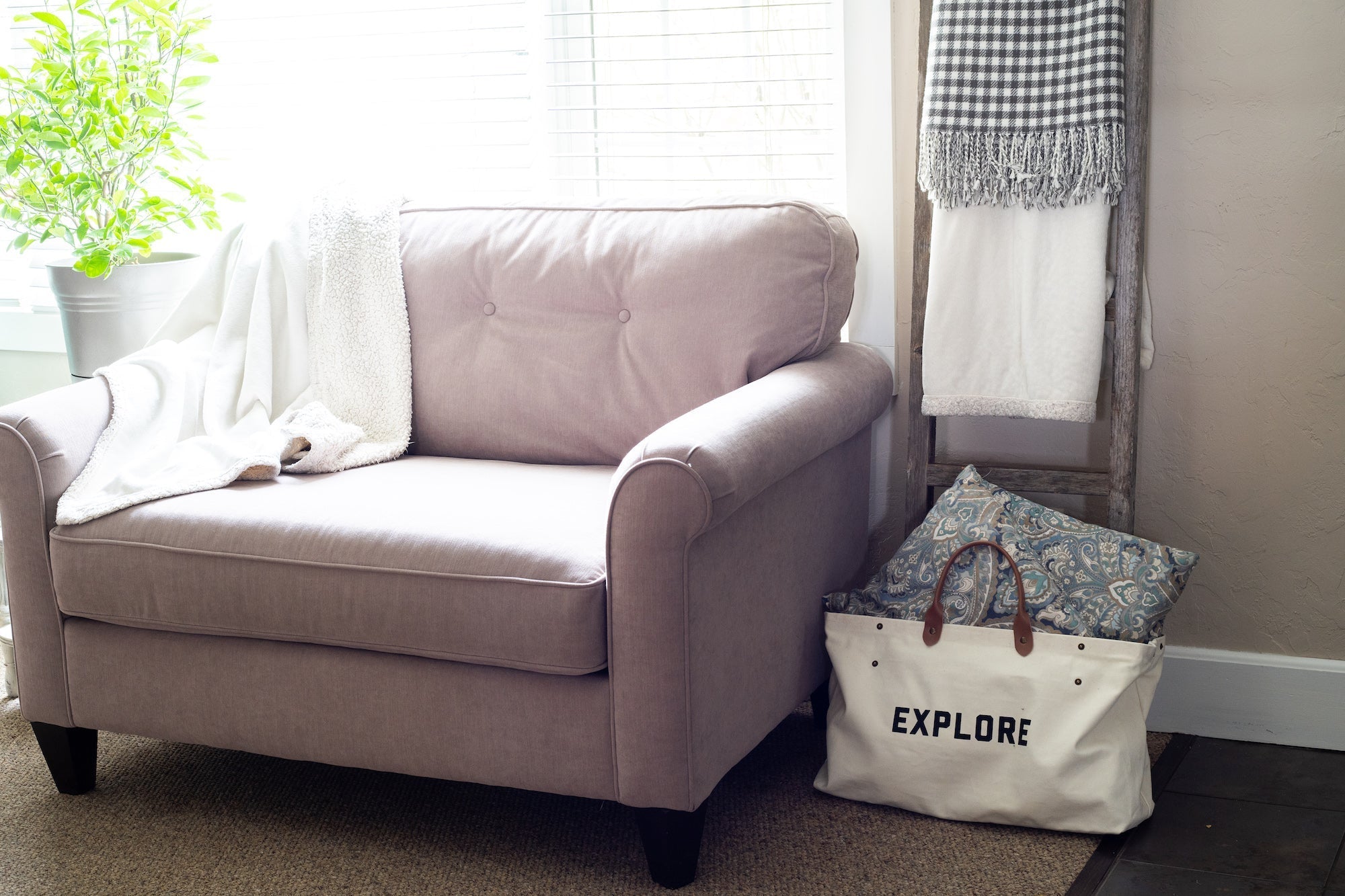 Rustic Weathered Grey Wood Ladder Shelf 4 Step