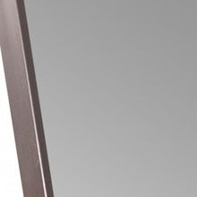 Elegante espejo de pie rectangular de longitud completa de latón cepillado