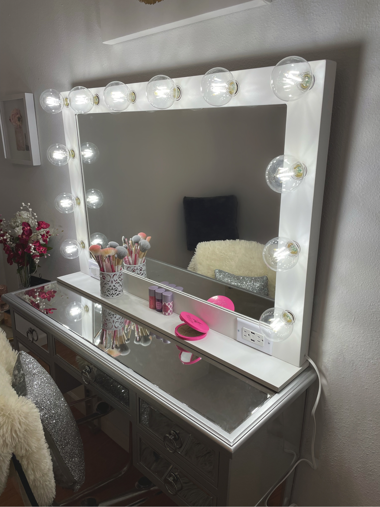 Glam Style Lighted USB Vanity Mirror