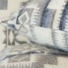 超柔軟淺灰色西南手工腰枕套